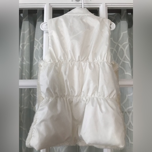 White vest size 6X. Metallic fibers in faux fur sparkly and eye-catching! - Picture 2 of 4
